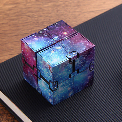Cube Infini : Le Puzzler Éternel pour une Destressante Expérience de Jeu